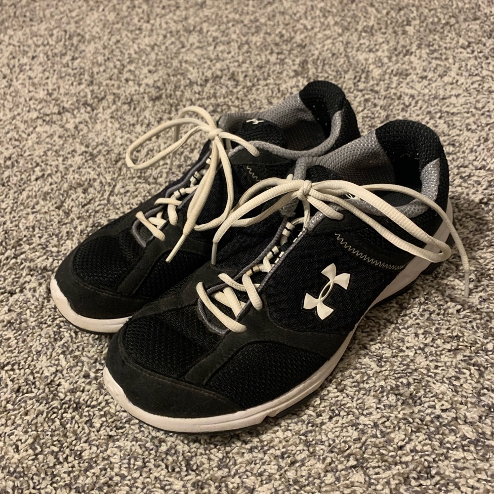 Under Armour Black Shoes Size 6 Youth Women’s Size 7.5 to 8